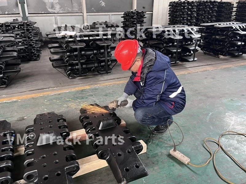 LIEBHERR LR1500 TRACK SHOE 1